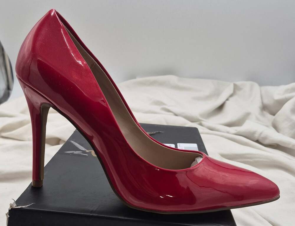 NEW Charles pointed-toe stiletto heel Pumps red patent women's size 8